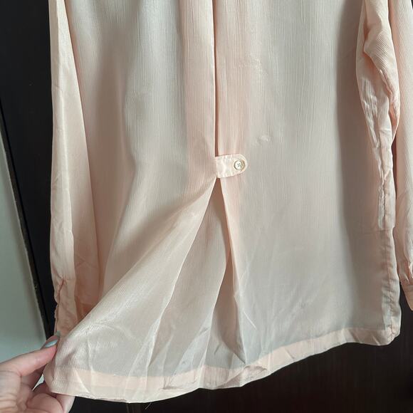 70s Vintage NEIL'S APPAREL | PInk Crinkle Silky Popover W/ Pleat Back | Size 10 - Picture 5 of 6